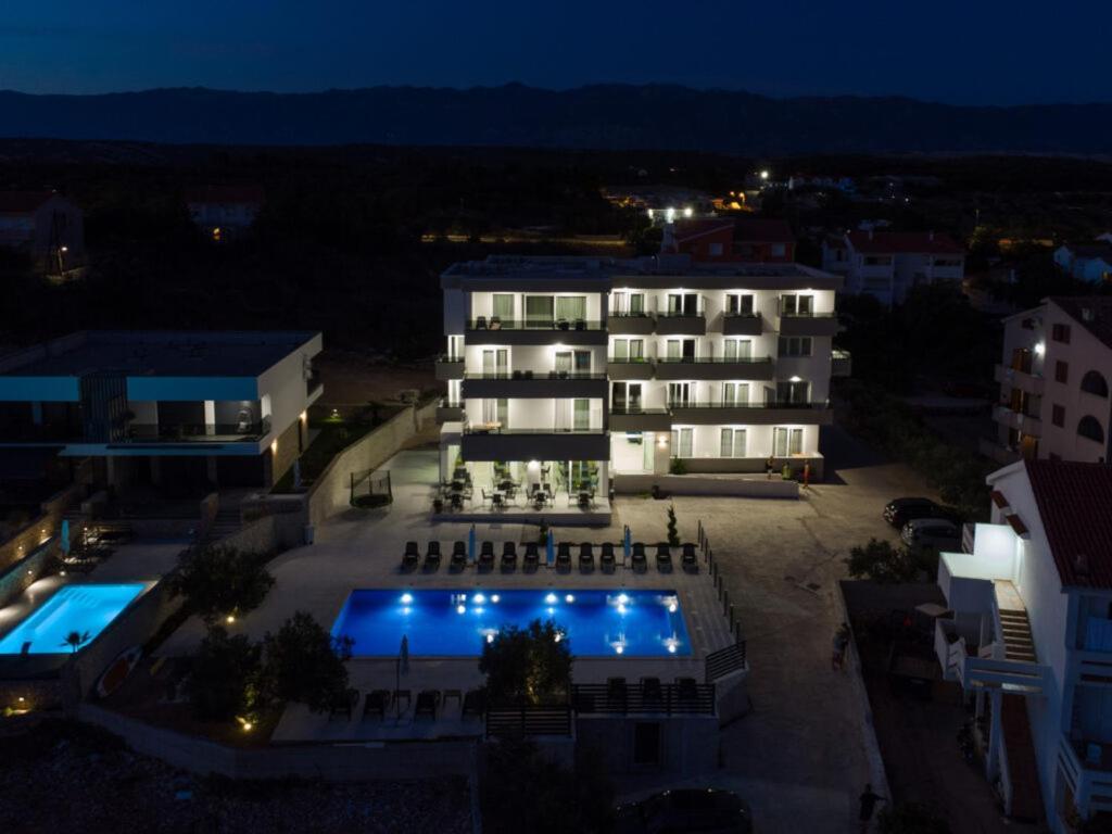 Boutique Hotel Ivy'Z Novalja Bagian luar foto