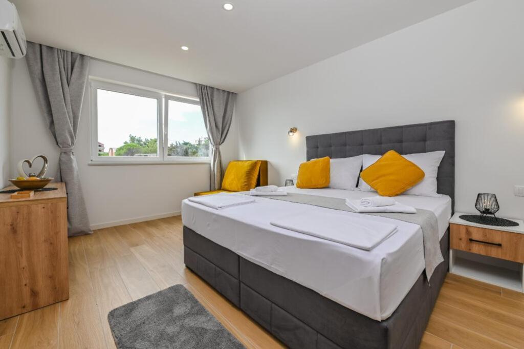 Boutique Hotel Ivy'Z Novalja Bagian luar foto