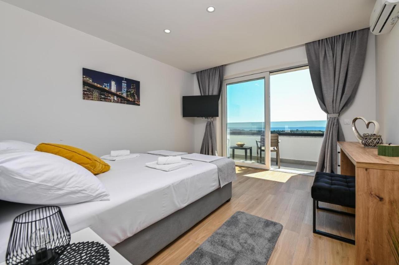 Boutique Hotel Ivy'Z Novalja Bagian luar foto
