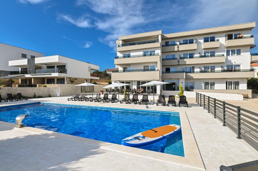 Boutique Hotel Ivy'Z Novalja Bagian luar foto