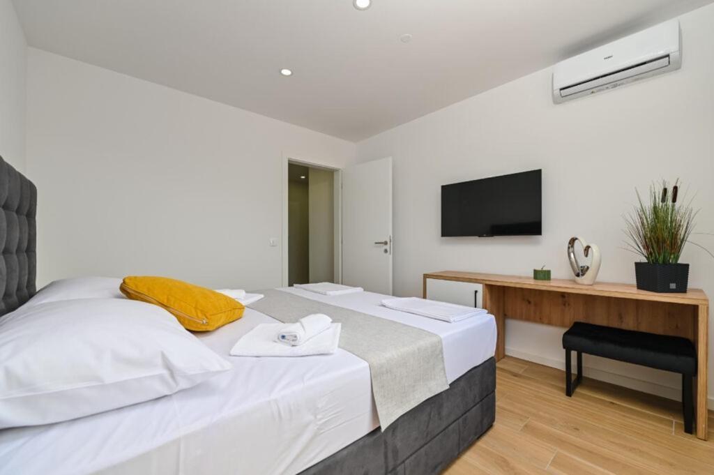 Boutique Hotel Ivy'Z Novalja Bagian luar foto
