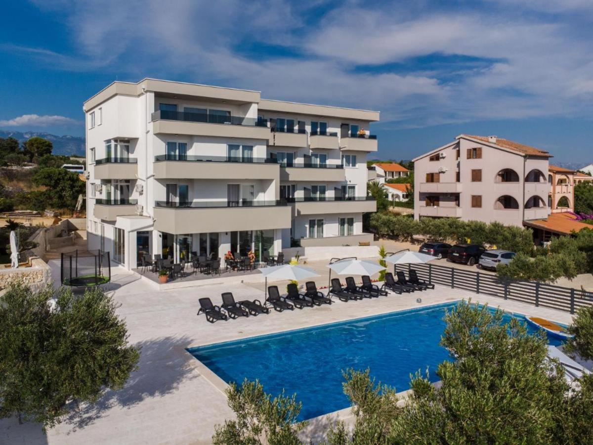 Boutique Hotel Ivy'Z Novalja Bagian luar foto