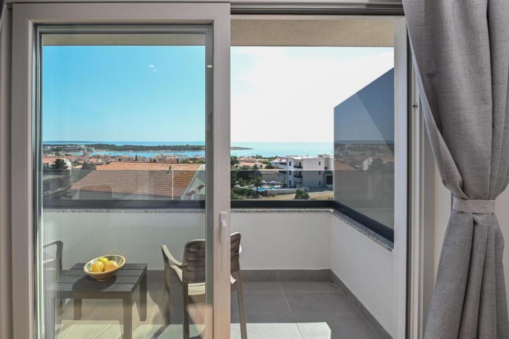 Boutique Hotel Ivy'Z Novalja Bagian luar foto