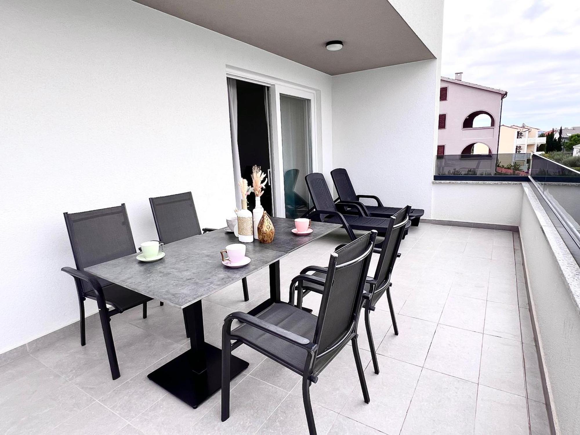 Boutique Hotel Ivy'Z Novalja Bagian luar foto