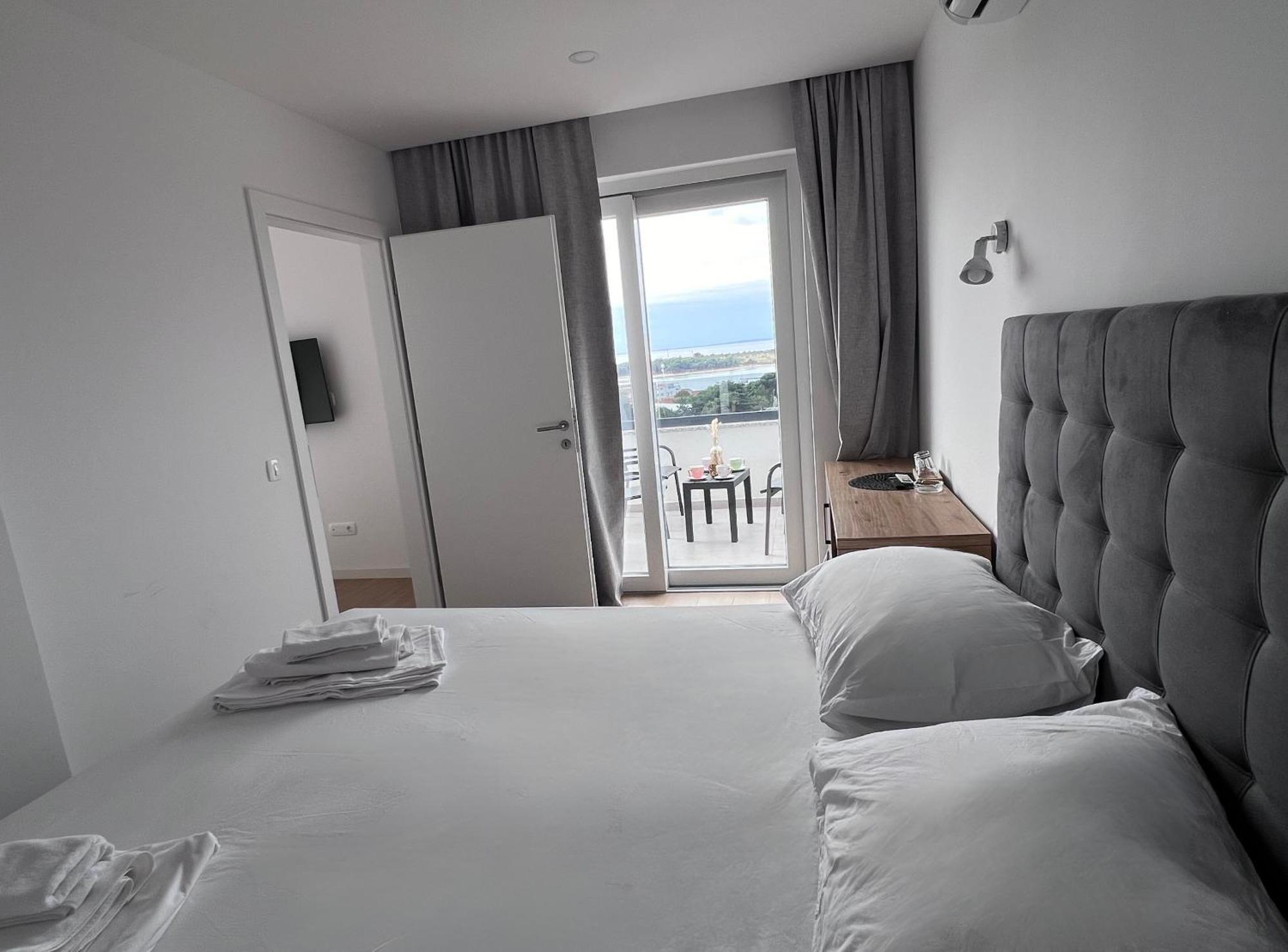 Boutique Hotel Ivy'Z Novalja Bagian luar foto