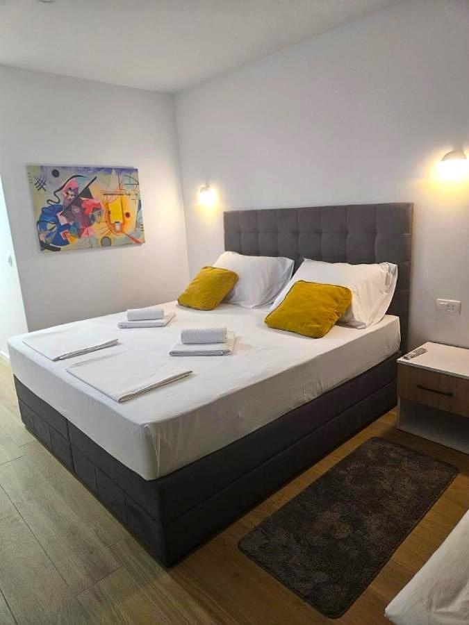 Boutique Hotel Ivy'Z Novalja Bagian luar foto