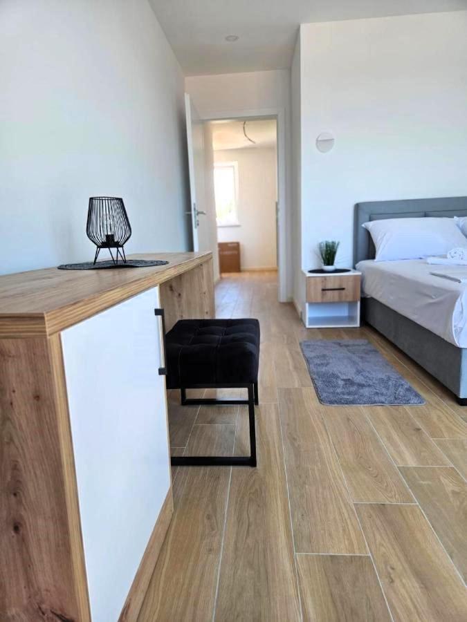 Boutique Hotel Ivy'Z Novalja Bagian luar foto